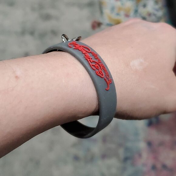 Ed Hardy Plastic Bracelet with Skull Riding Skateboard - Picture 4 of 7